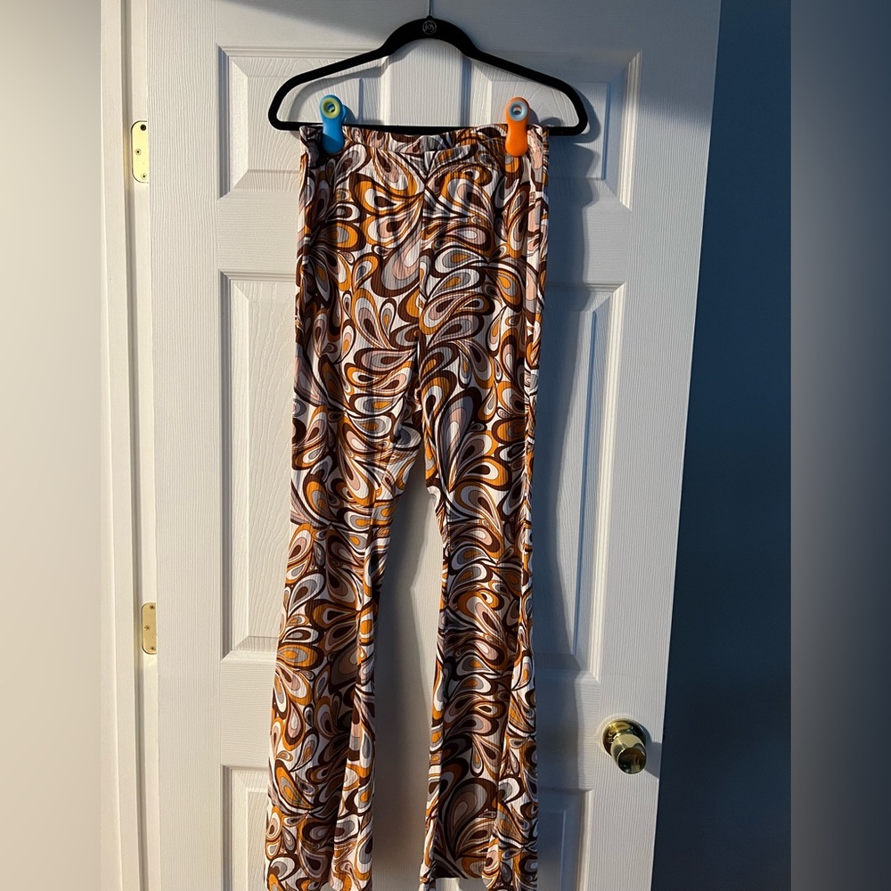 Rue+ orange and brown groovy print flare pants size 1X